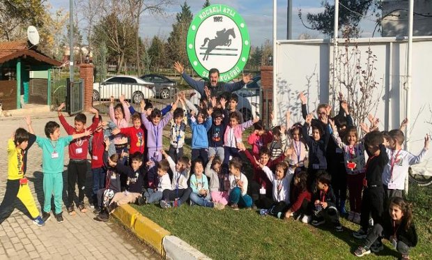 Bülent Türker Anaokulu minikleri Atlı Spor'da At sevgisini keşfetti